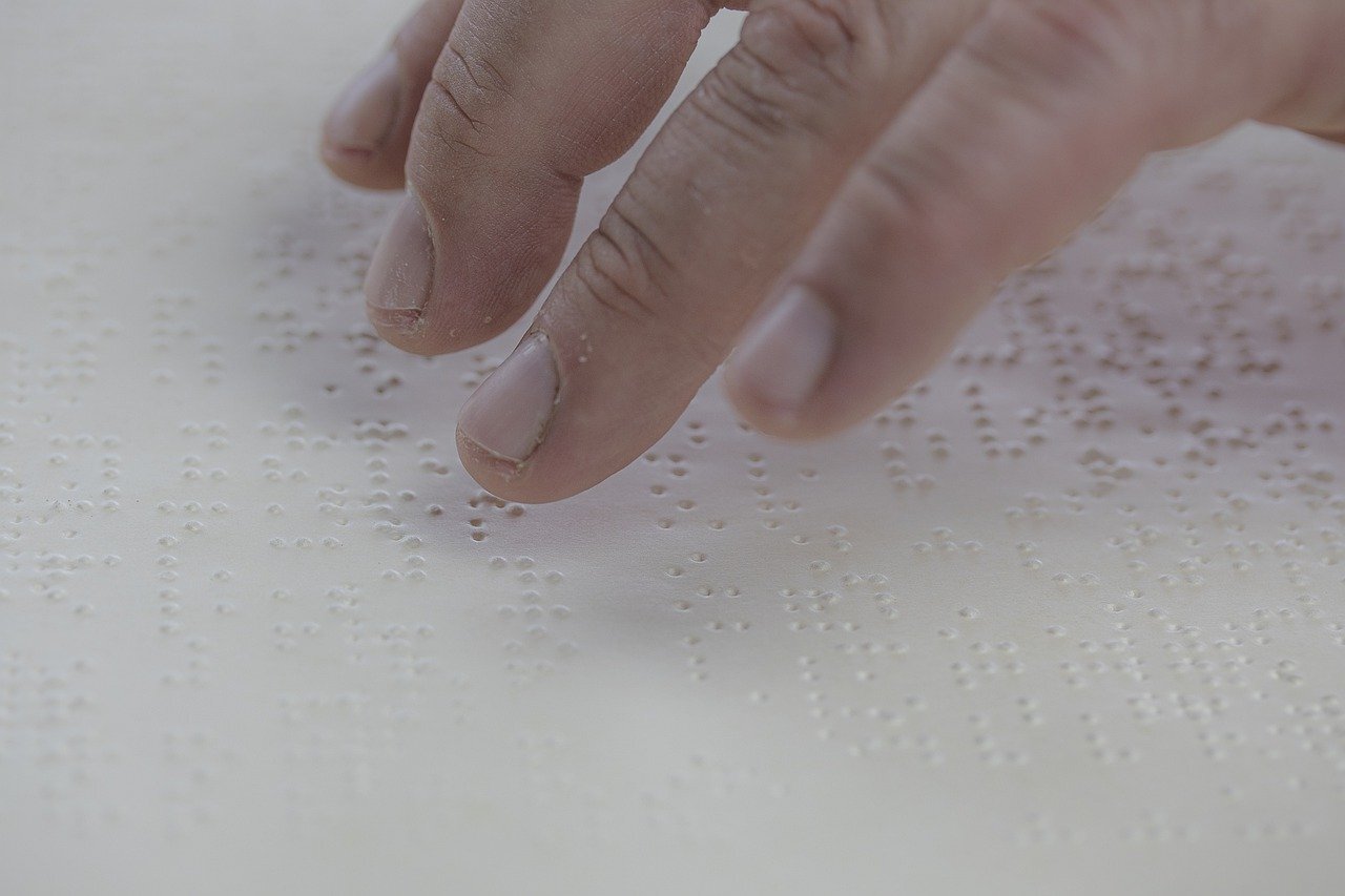 Foto: leyendo braille
